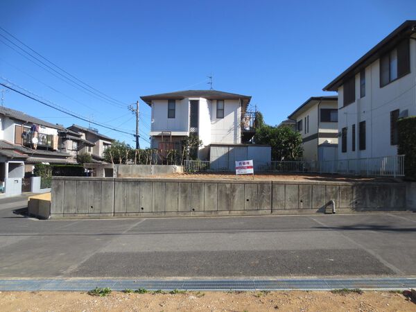 岡崎市百々町字池ノ入 土地 現地外観(西側) 岡崎市百々町字池ノ入 土地 現地外観(西側)