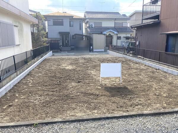 間口約8.1M、南面道路！建築条件付土地ではありません、外周ブロック設置済