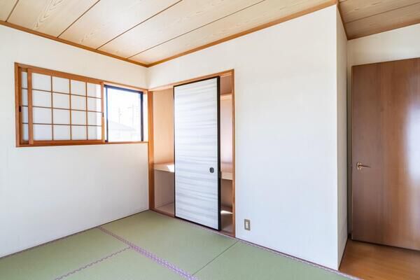 二階南西側約6.0帖の和室