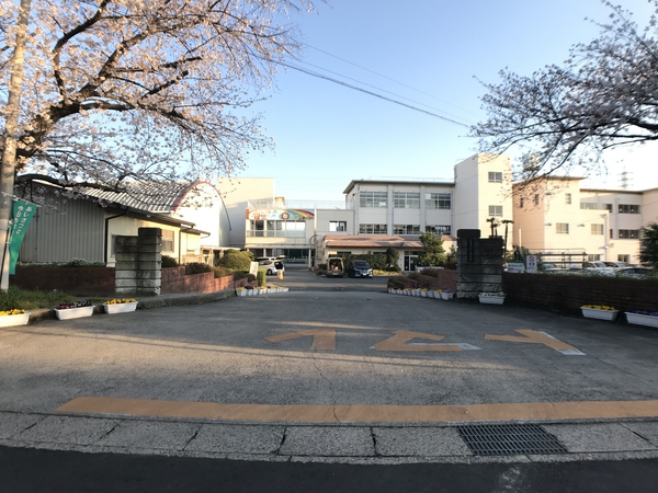 大府市柊山町8丁目 15号地 石ヶ瀬小学校(約370m) 大府市柊山町8丁目 15号地 石ヶ瀬小学校(約370m)